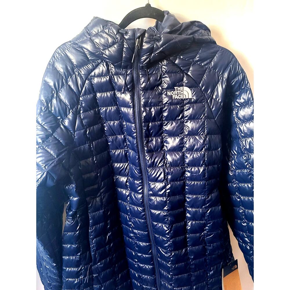 The North Face Women’s Navy Blue Hooded Puffer Jacket – New With Tags